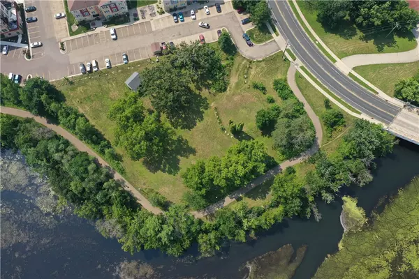 River Falls, WI 54022,404 S Winter ST
