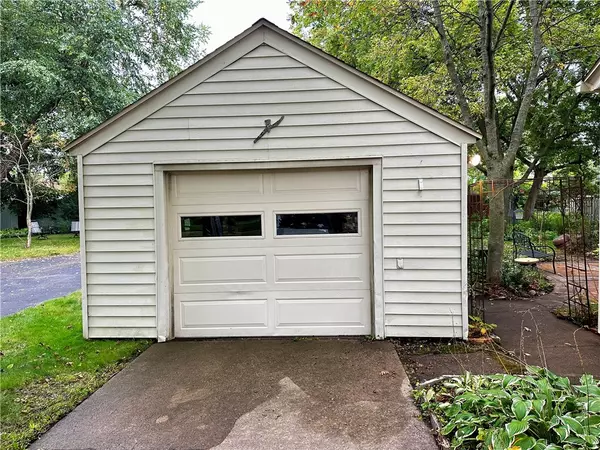 Chippewa Falls, WI 54729,825 W Columbia ST