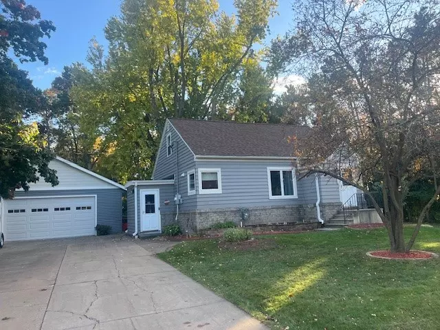 1805 Moholt DR, Eau Claire, WI 54703