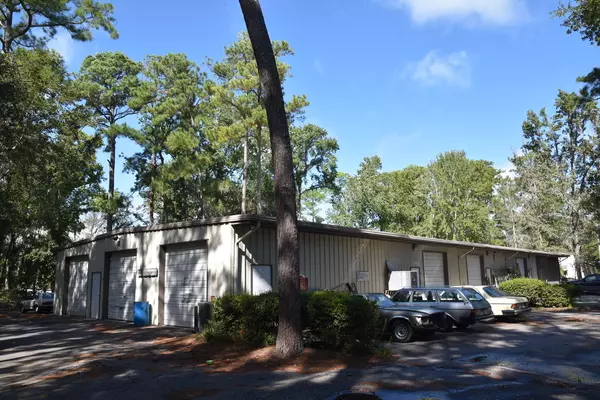 4 Hunter RD, Hilton Head Island, SC 29926