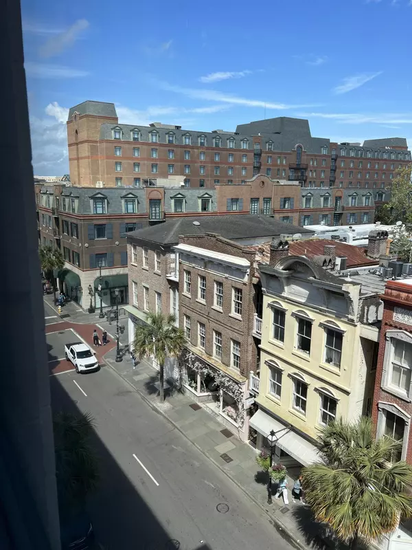 Charleston, SC 29401,220 King ST