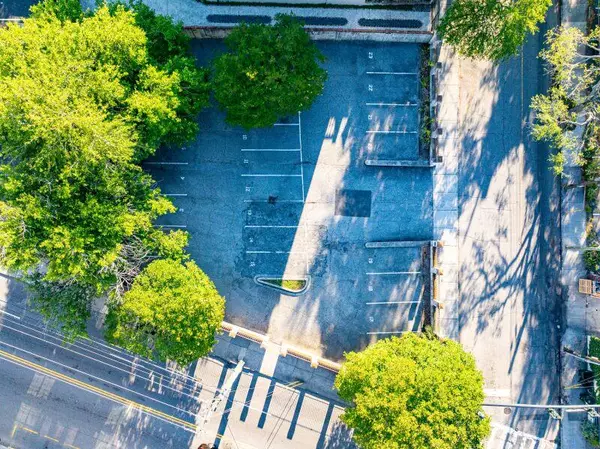 Charleston, SC 29401,244 Meeting ST