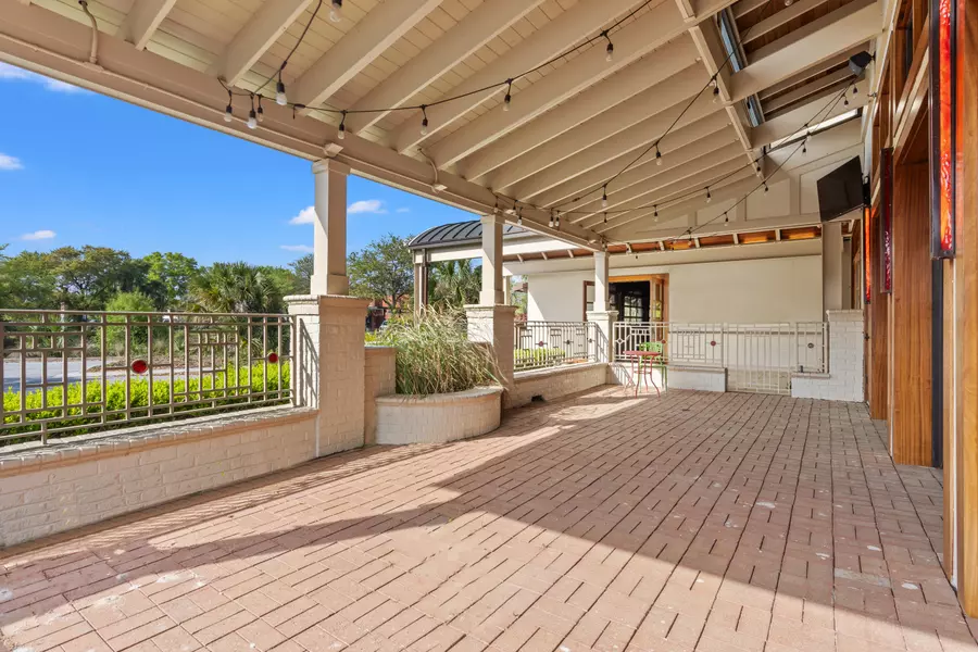 1028 Johnnie Dodds BLVD, Mount Pleasant, SC 29464