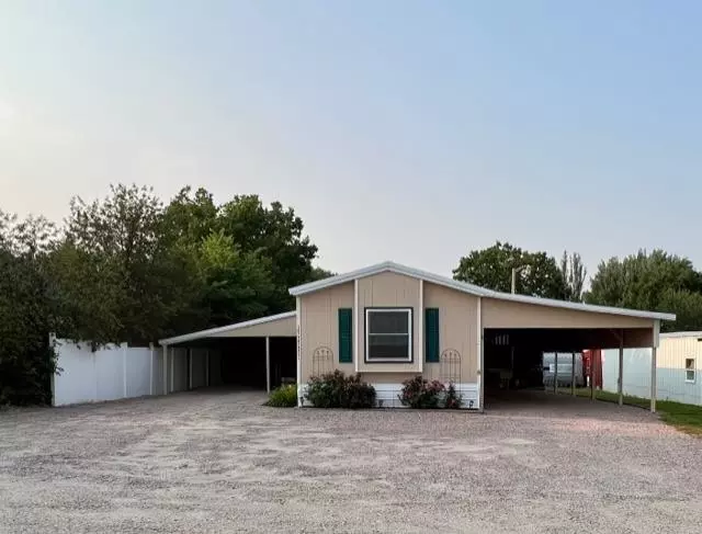 302 W Bennett Road, Martin, SD 57551