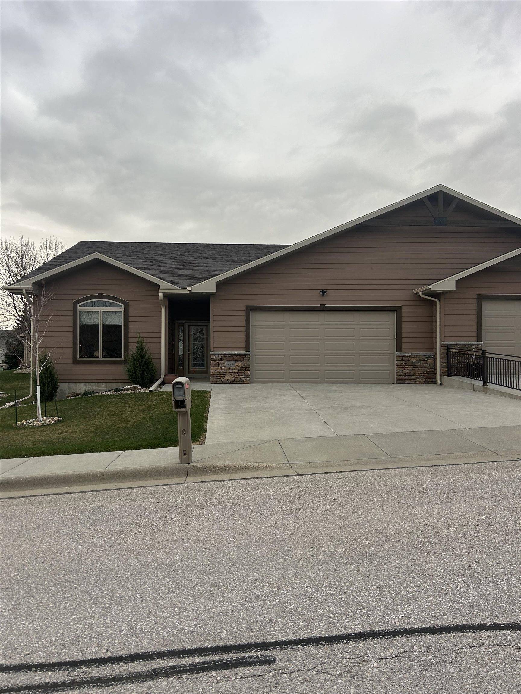 325 Enchanted Pines Drive,  Rapid City,  SD 57701
