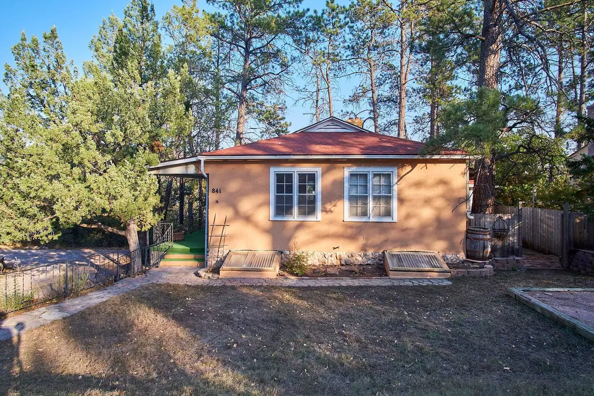 Hot Springs, SD 57747,841 Almond Street