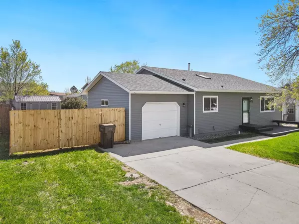 2430 Sprucewood Street, Rapid City, SD 57703