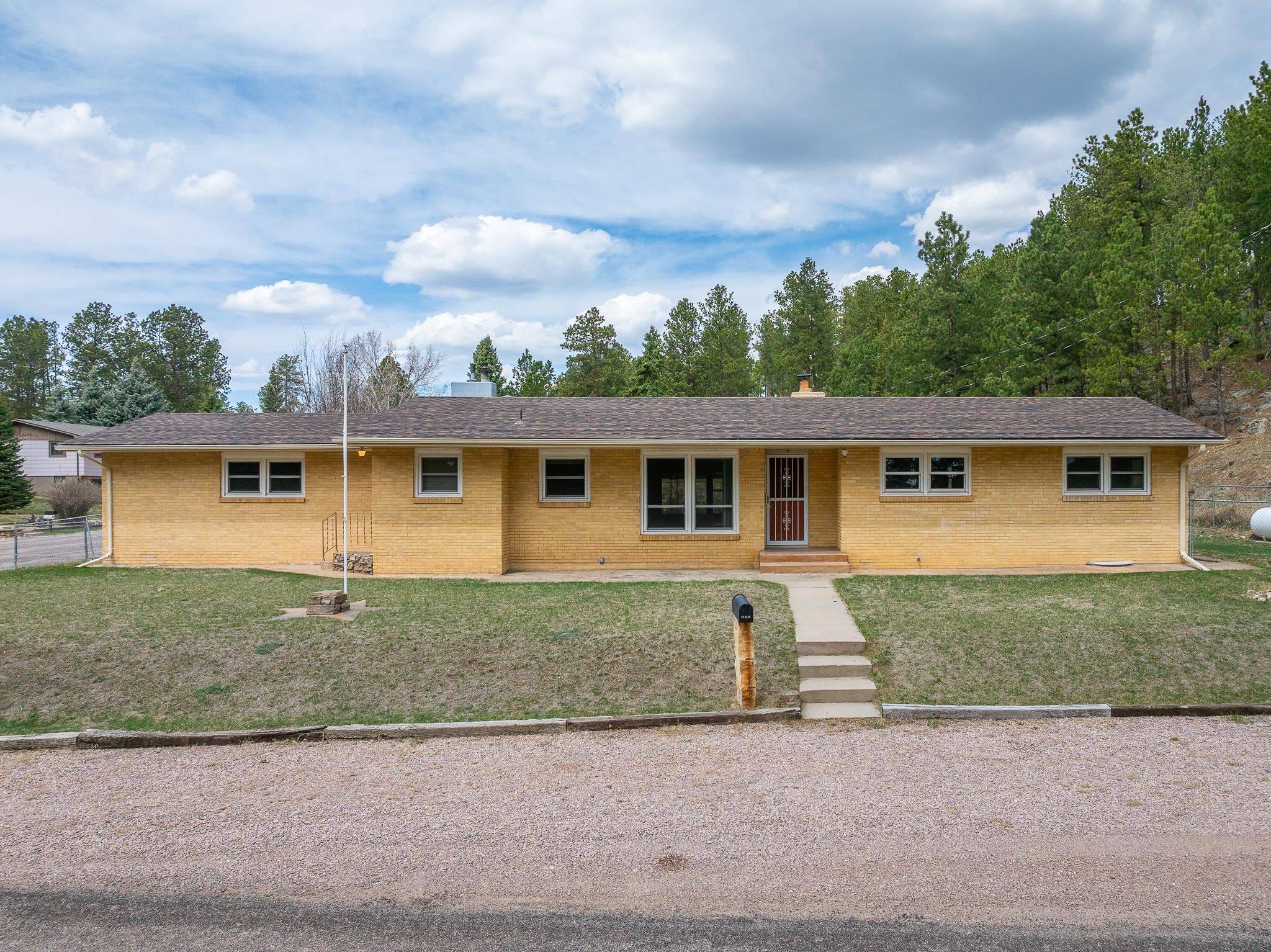 17 Clay Street, Custer, SD 57730