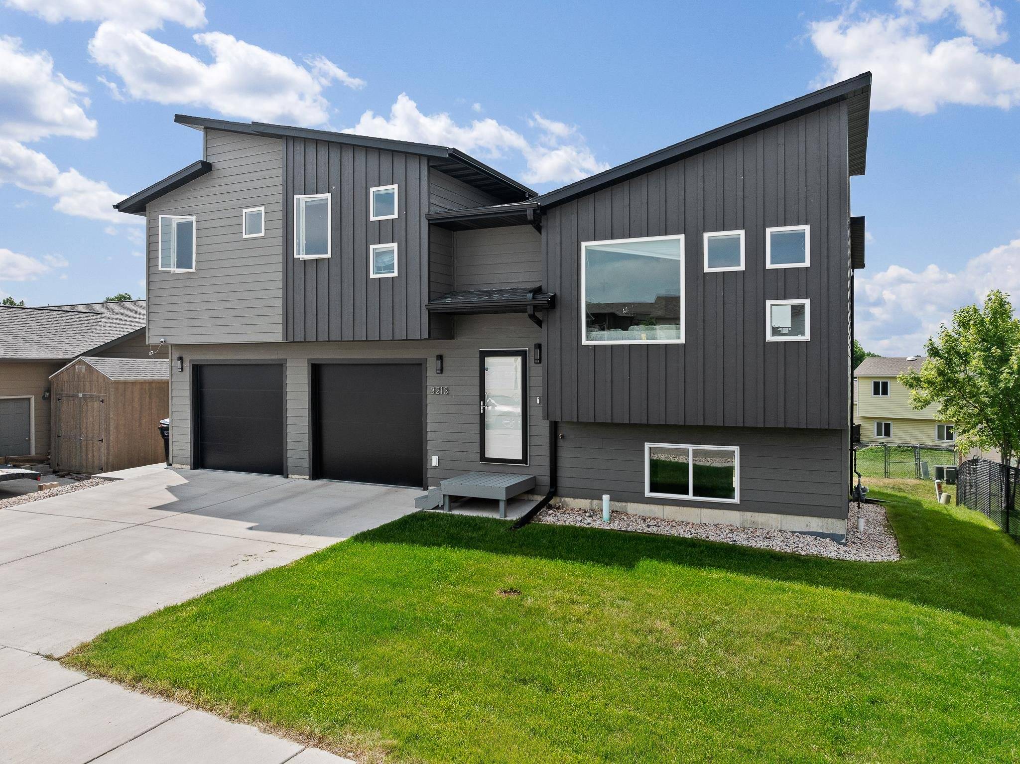 Rapid City, SD 57701,3213 New England Street