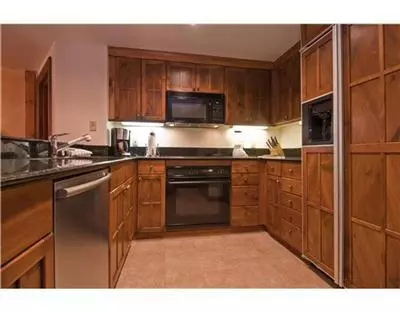 Vail, CO 81657,242 E Meadow DR 300-9