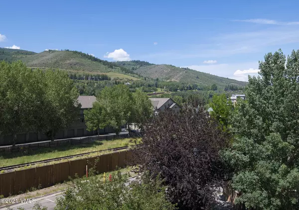 240 Chapel PL BR-201, Avon, CO 81620