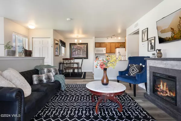 Gypsum, CO 81637,127 Jules H-204