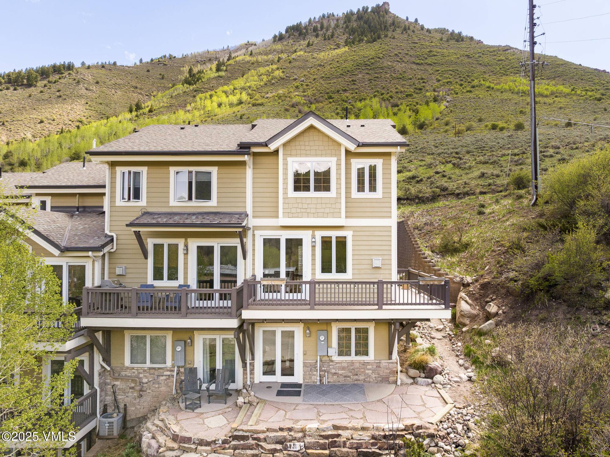 101 Lions LN,  Minturn,  CO 81645