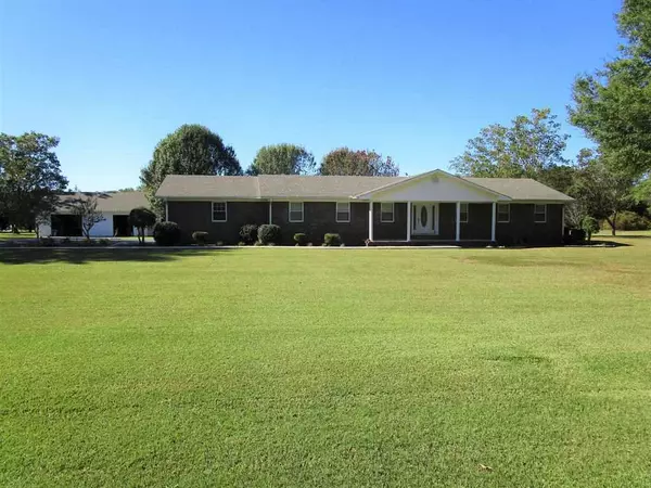 1205 Country Club Dr, Red Bay, AL 35582
