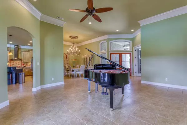 Florence, AL 35631,209 Cottonwood Run