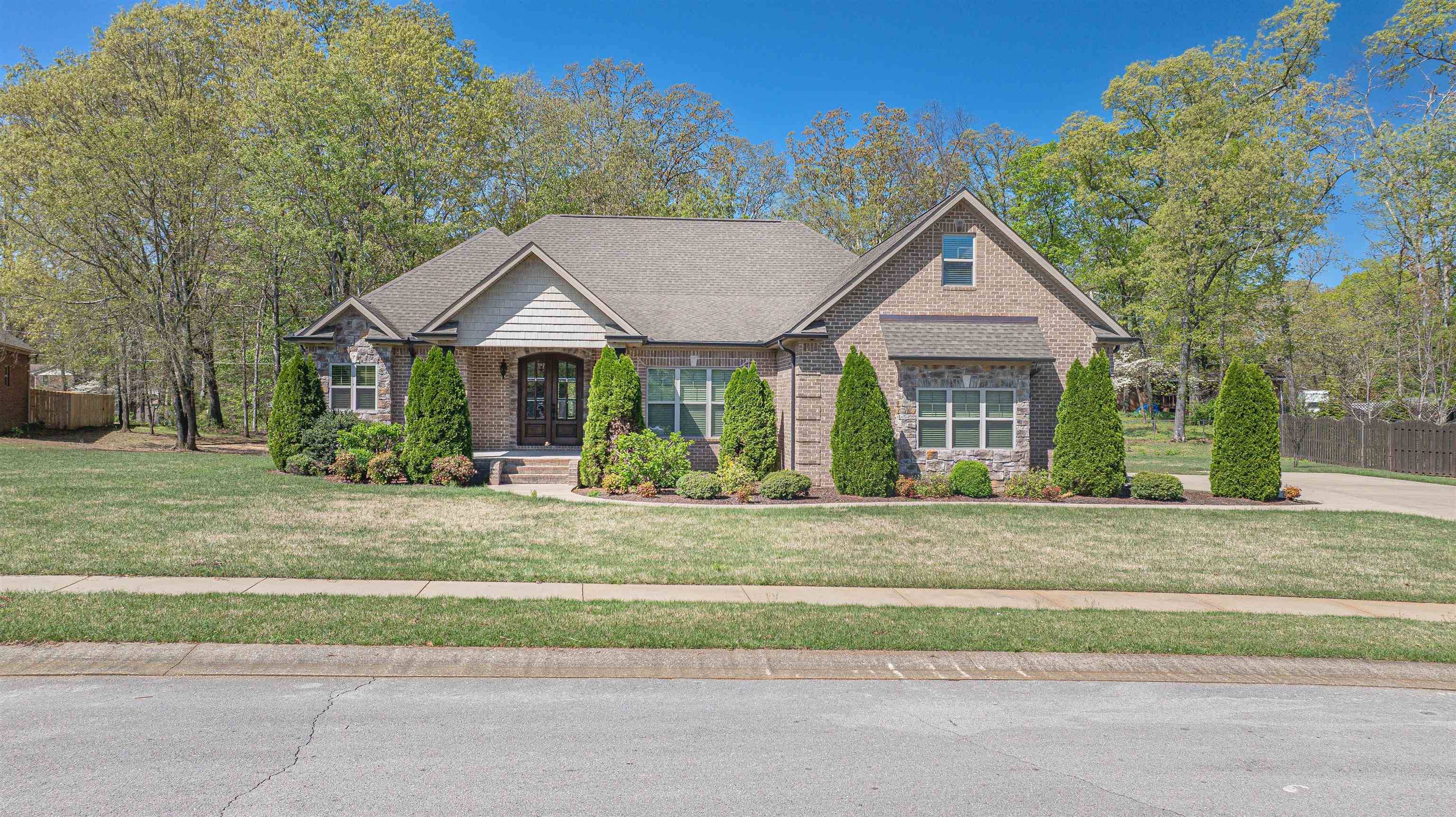 185 Cascade Dr, Florence, AL 35633