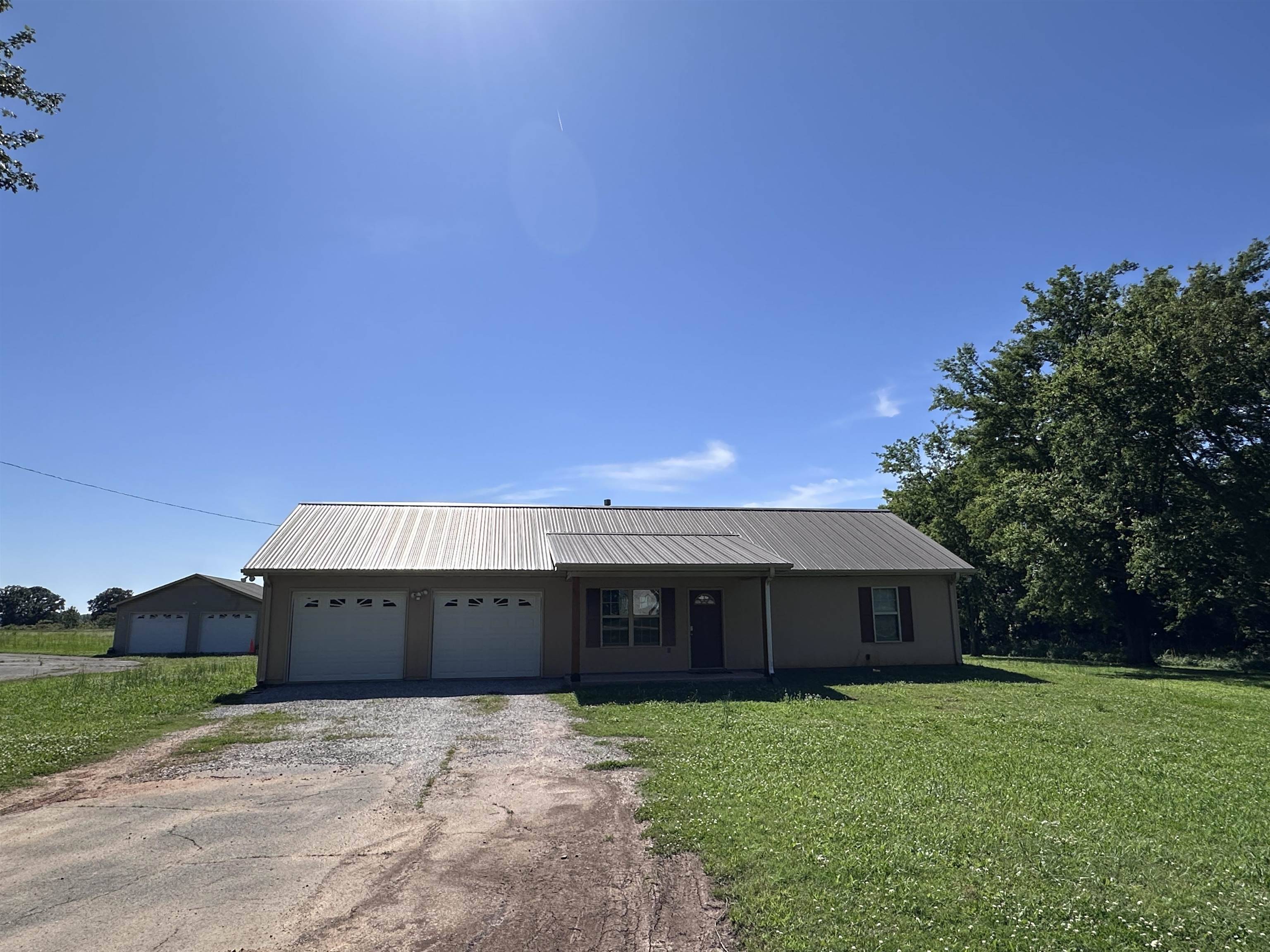 1635 Gargis Ln, Tuscumbia, AL 35674