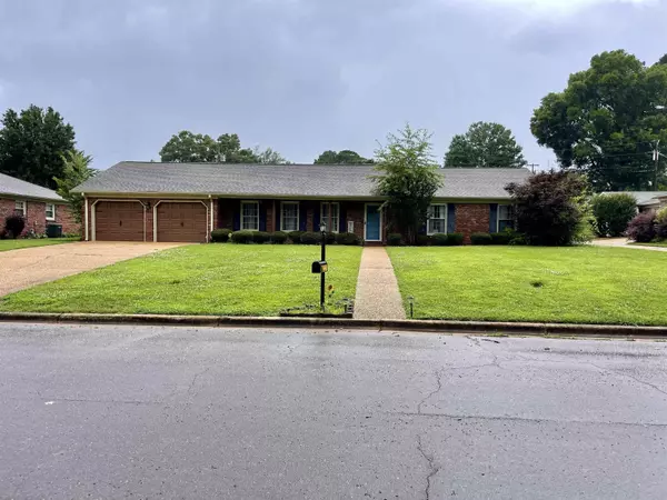 2221 Estaline Dr, Florence, AL 35631