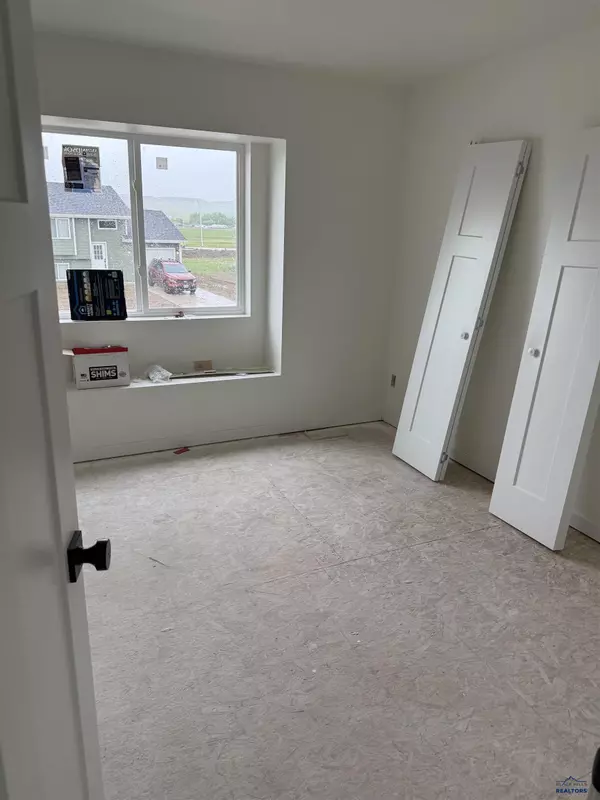 Box Elder, SD 57719,868 YORKTOWN BLVD