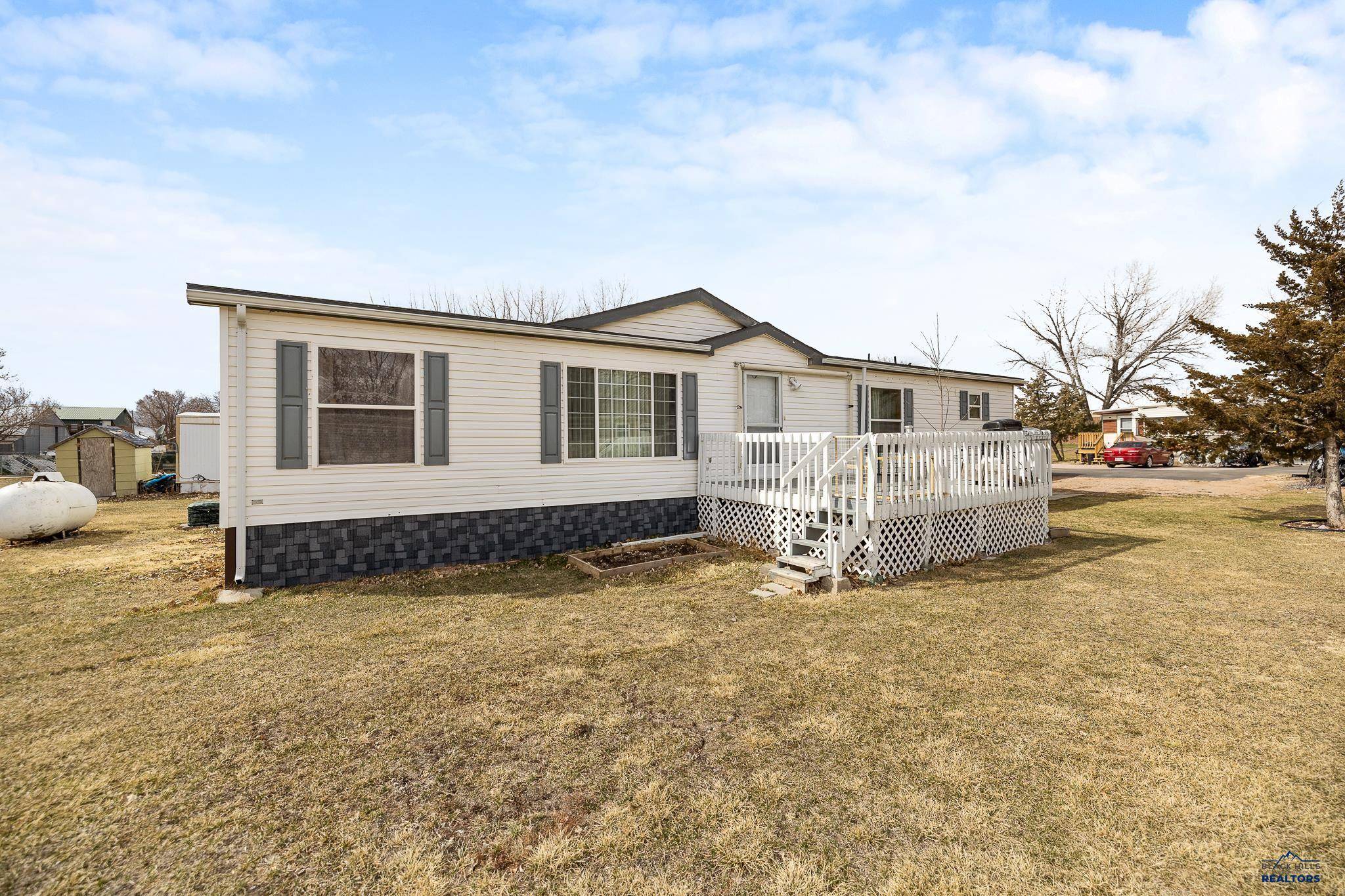 413 5th Ave, Wall, SD 57790