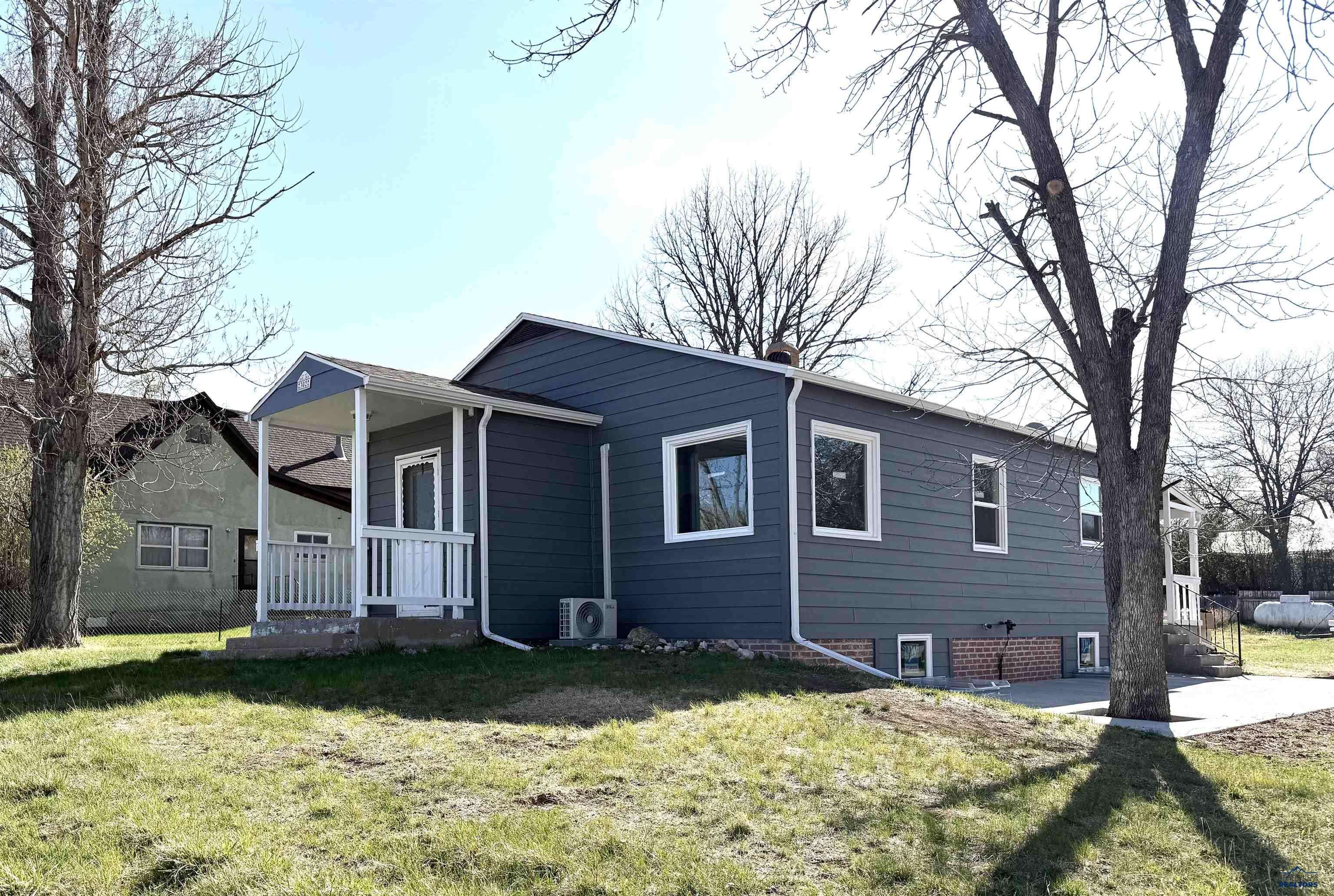 302 S S 18TH ST, Hot Springs, SD 57747-0000