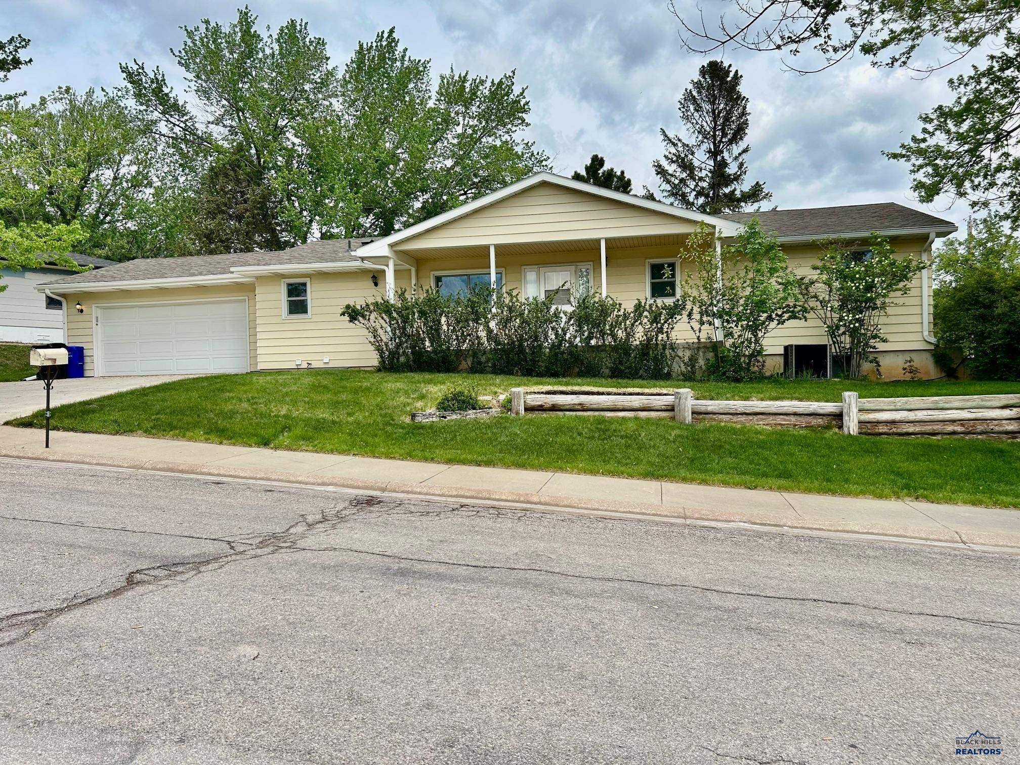 1504 Morningside Dr, Rapid City, SD 57701
