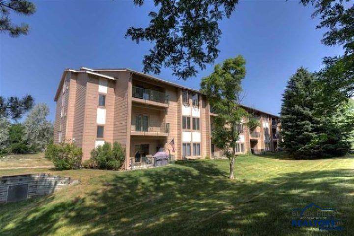 3965 Fairway Hills Dr, Rapid City, SD 57702