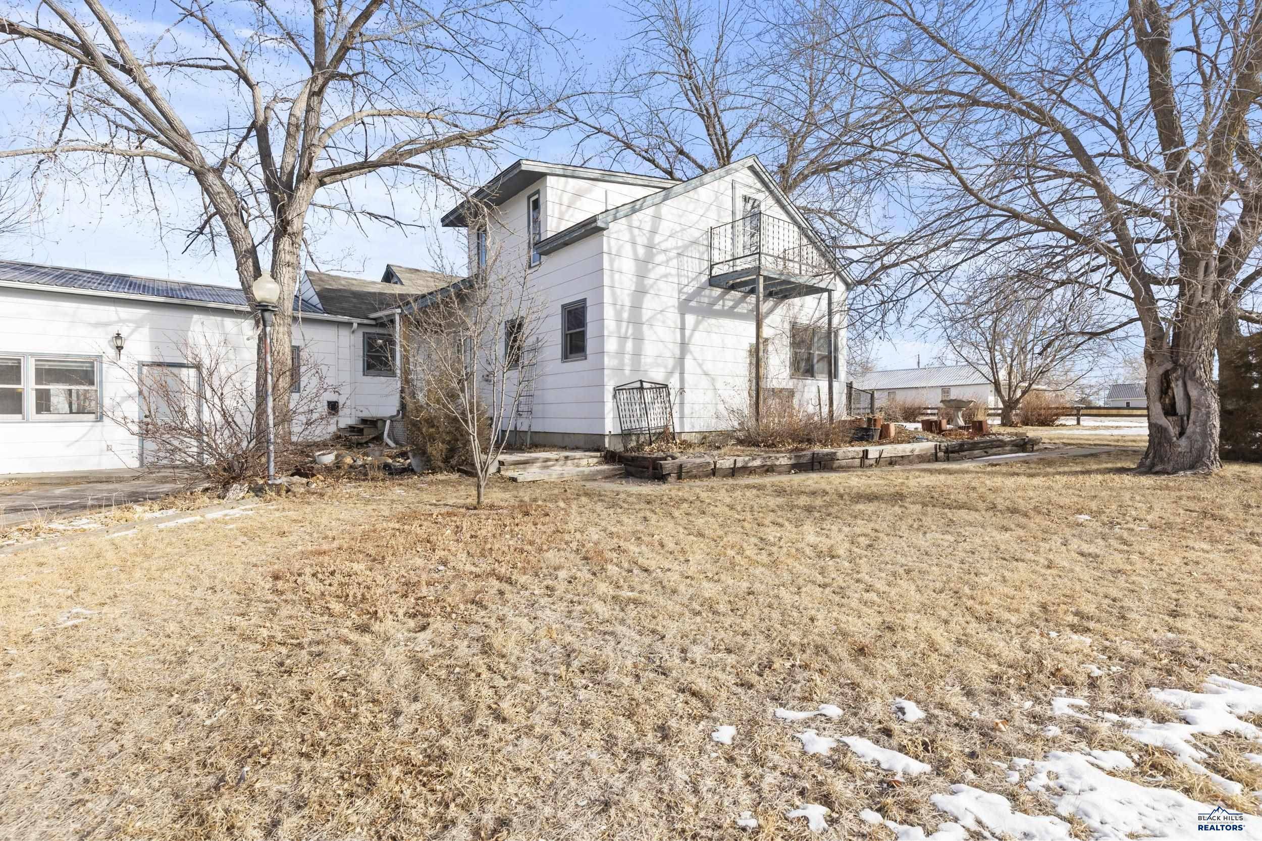 318 4th Ave, Wall, SD 57790
