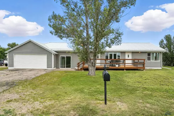 122 Golf Course Rd, Wall, SD 57790