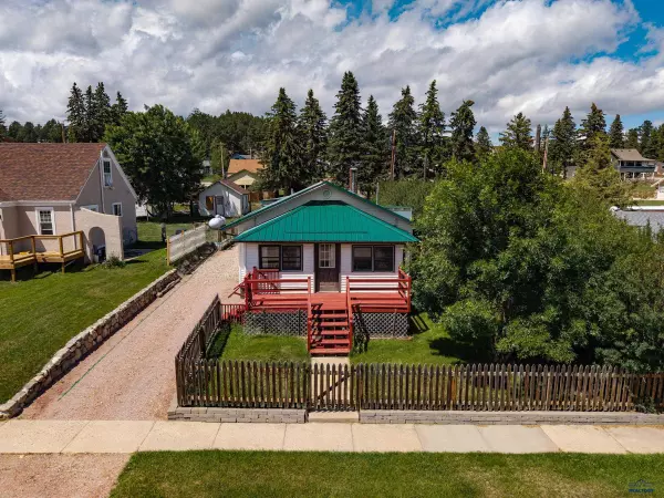 639 Harney St, Custer, SD 57730-0000