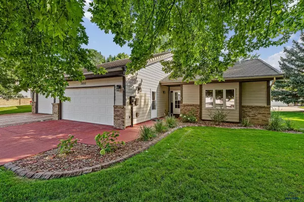 3852 Pebble Beach Ct, Rapid City, SD 57701