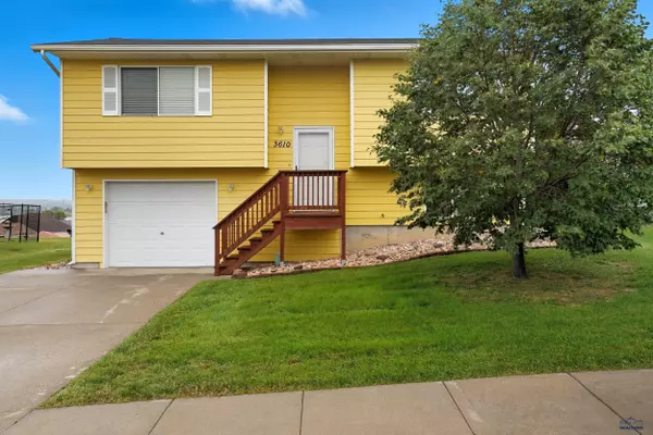 3610 Hemlock St, Rapid City, SD 57701