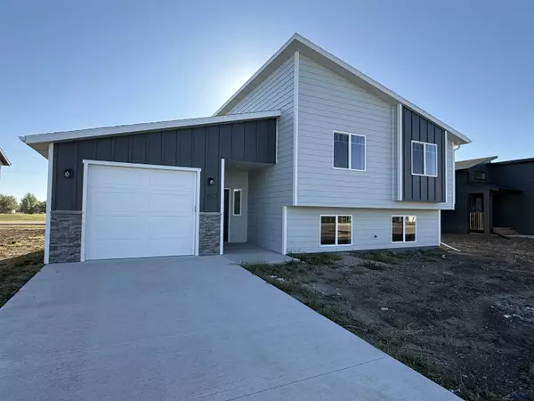 660 Eagle Ct, Box Elder, SD 57719