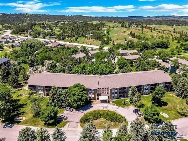 3961 Fairway Hills Dr, Rapid City, SD 57702