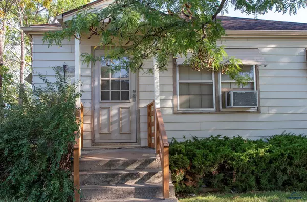 Rapid City, SD 57701-1,322 Saint Patrick St