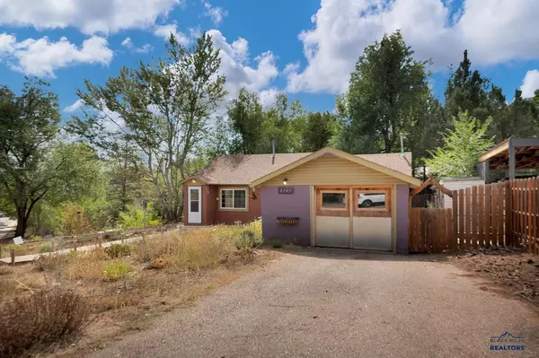 2145 Minnekahta Ave, Hot Springs, SD 57747