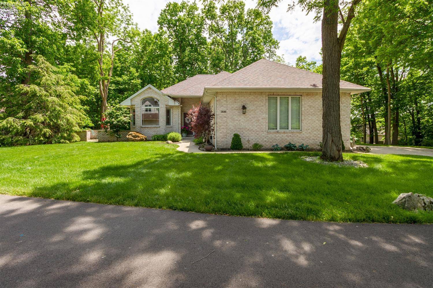 3548 E High Point LN, Port Clinton, OH 43452