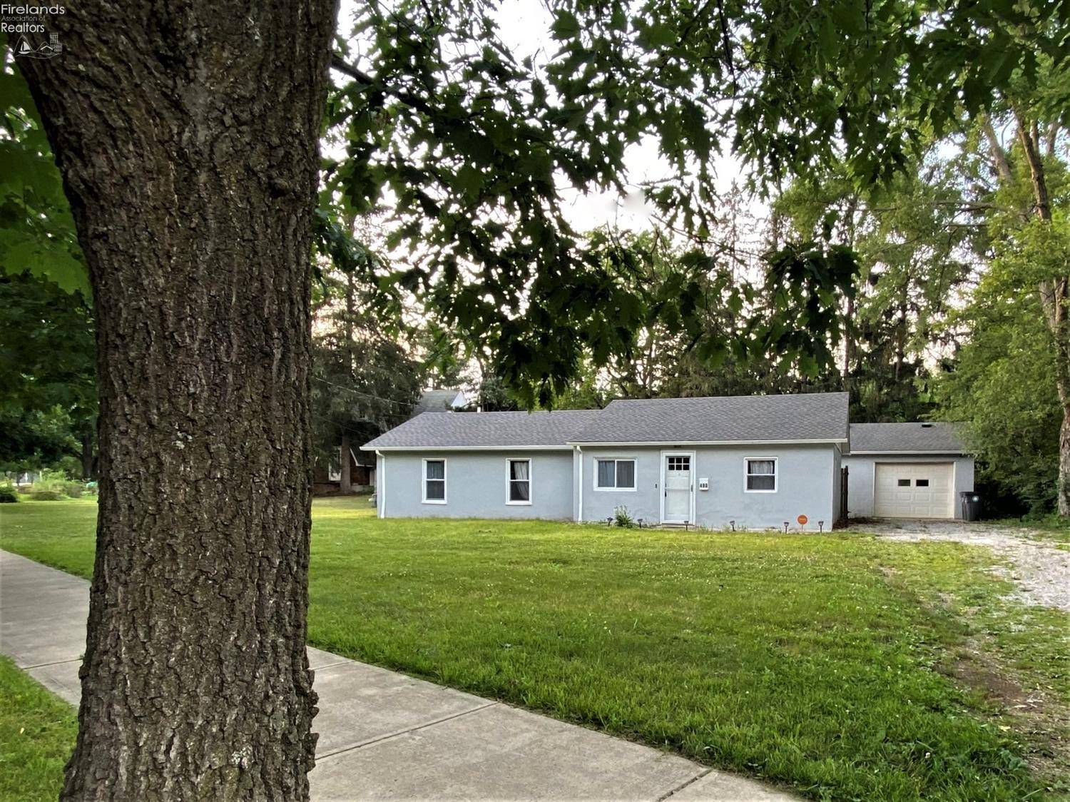 498 W College ST, Oberlin, OH 44074