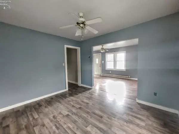 Fostoria, OH 44830,406 N Town