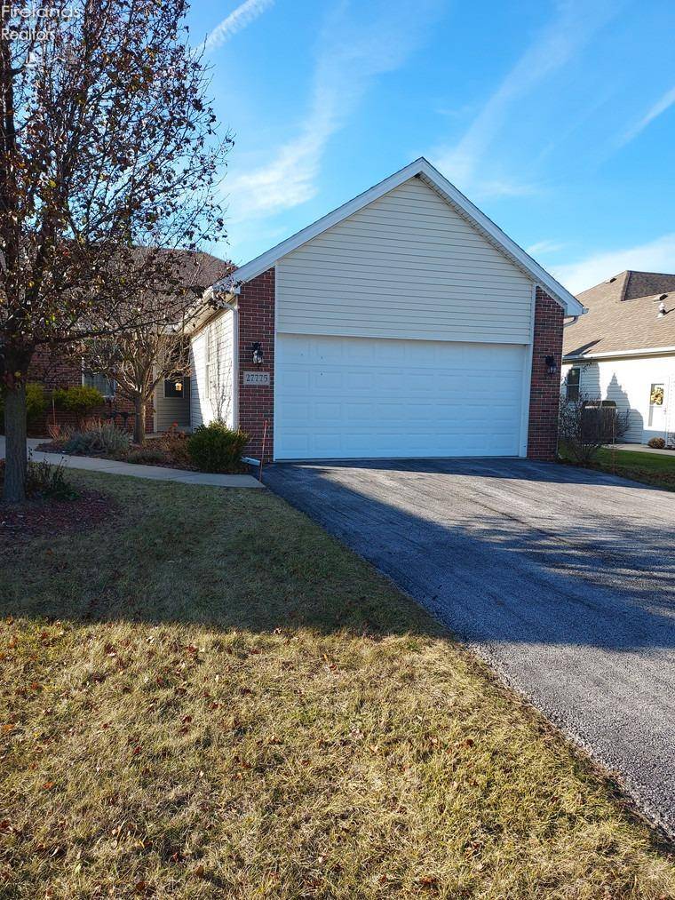 27775 Schriber ST, Walbridge, OH 43465