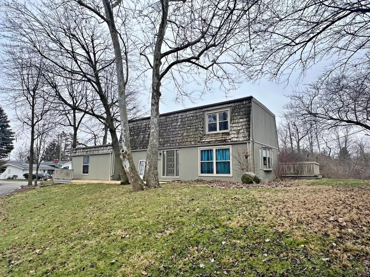 Fostoria, OH 44830,801 Shore DR
