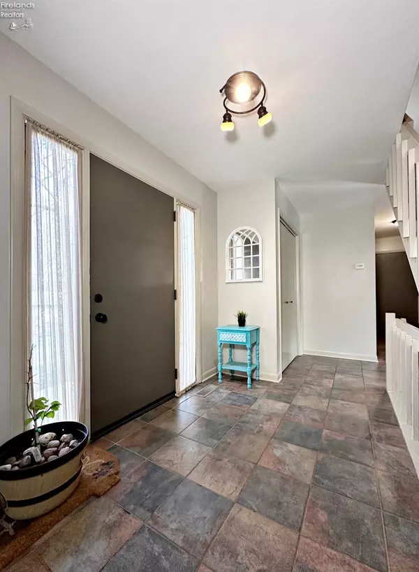 Fostoria, OH 44830,801 Shore DR