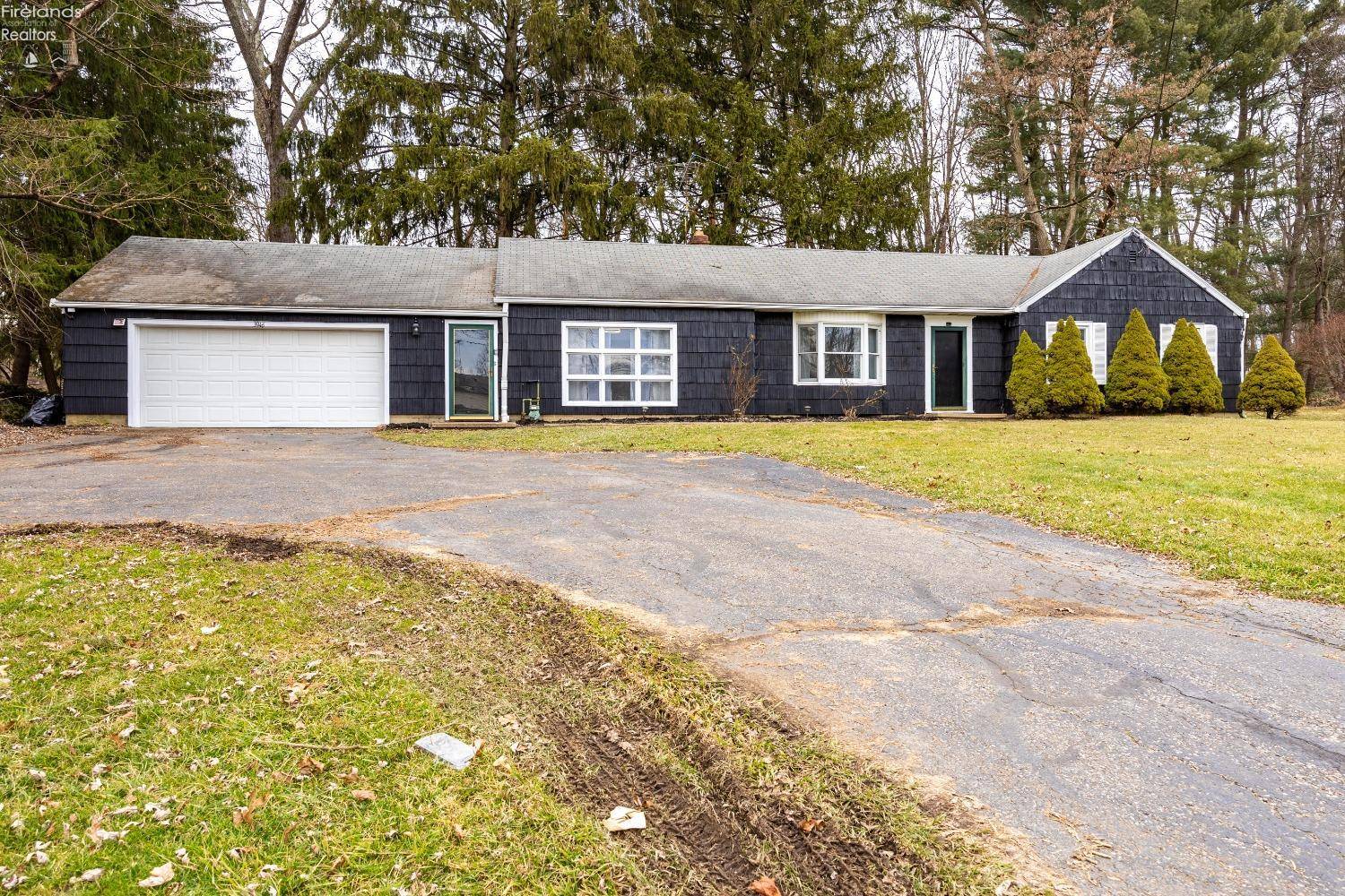 3946 Stow RD, Stow, OH 44224