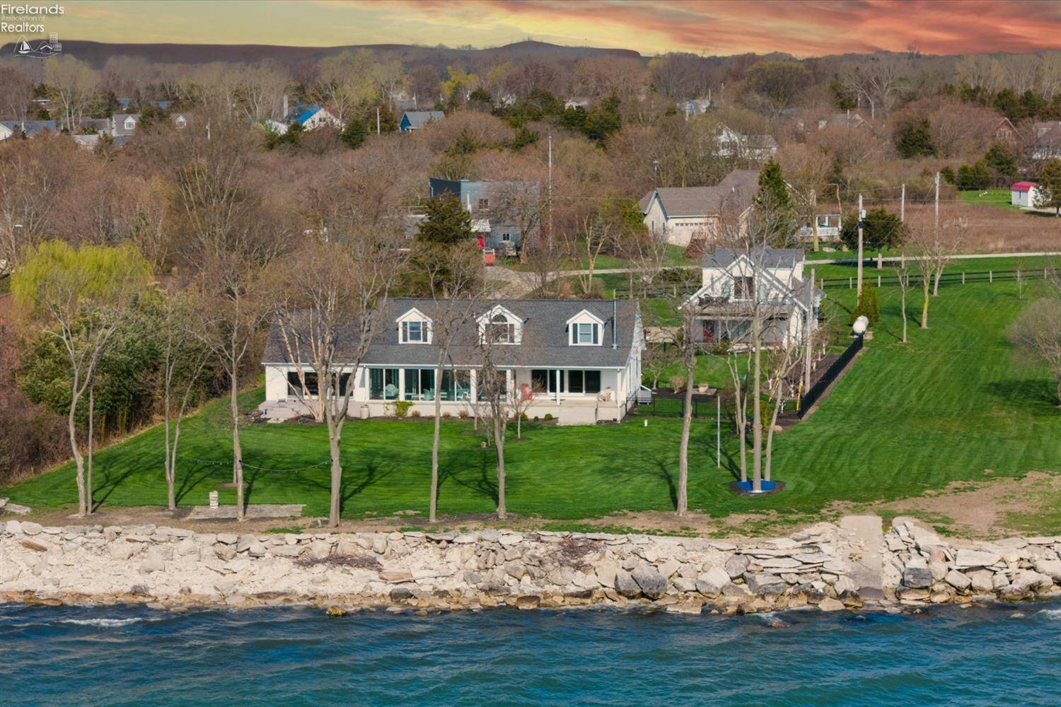 228 Mcgettigan LN, Kelleys Island, OH 43438