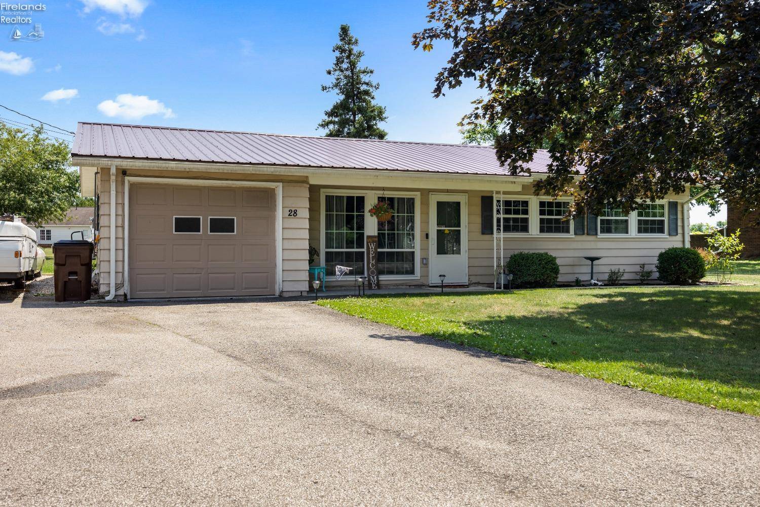 28 Elmwood DR, Greenwich, OH 44837