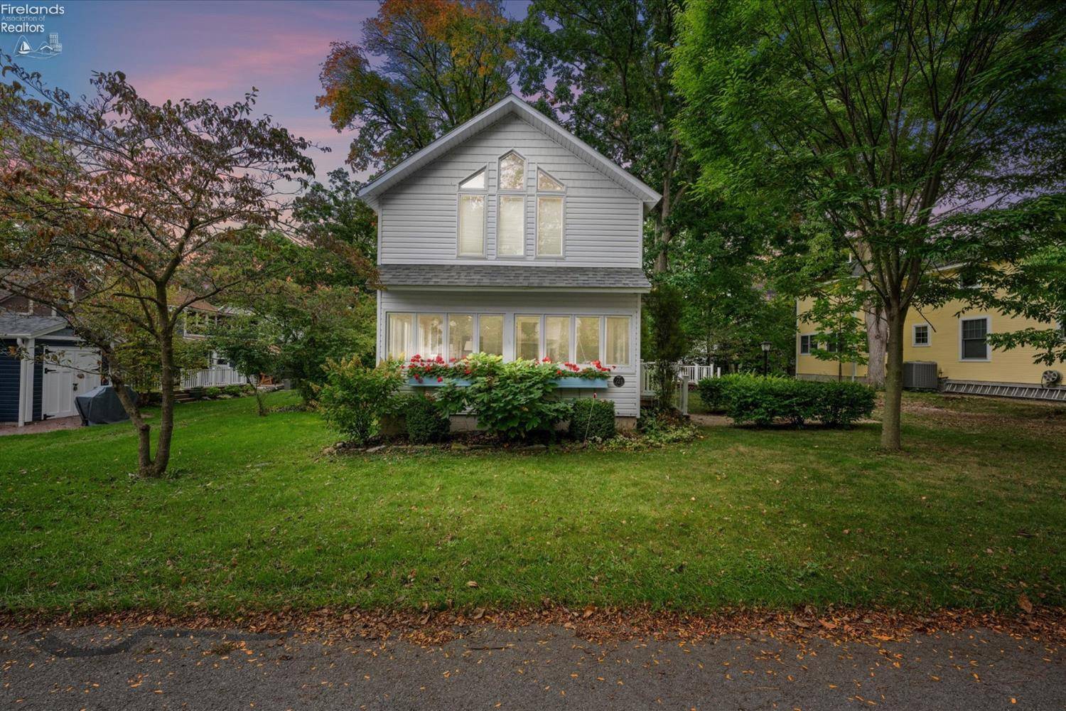223 Peach AVE, Lakeside, OH 43440
