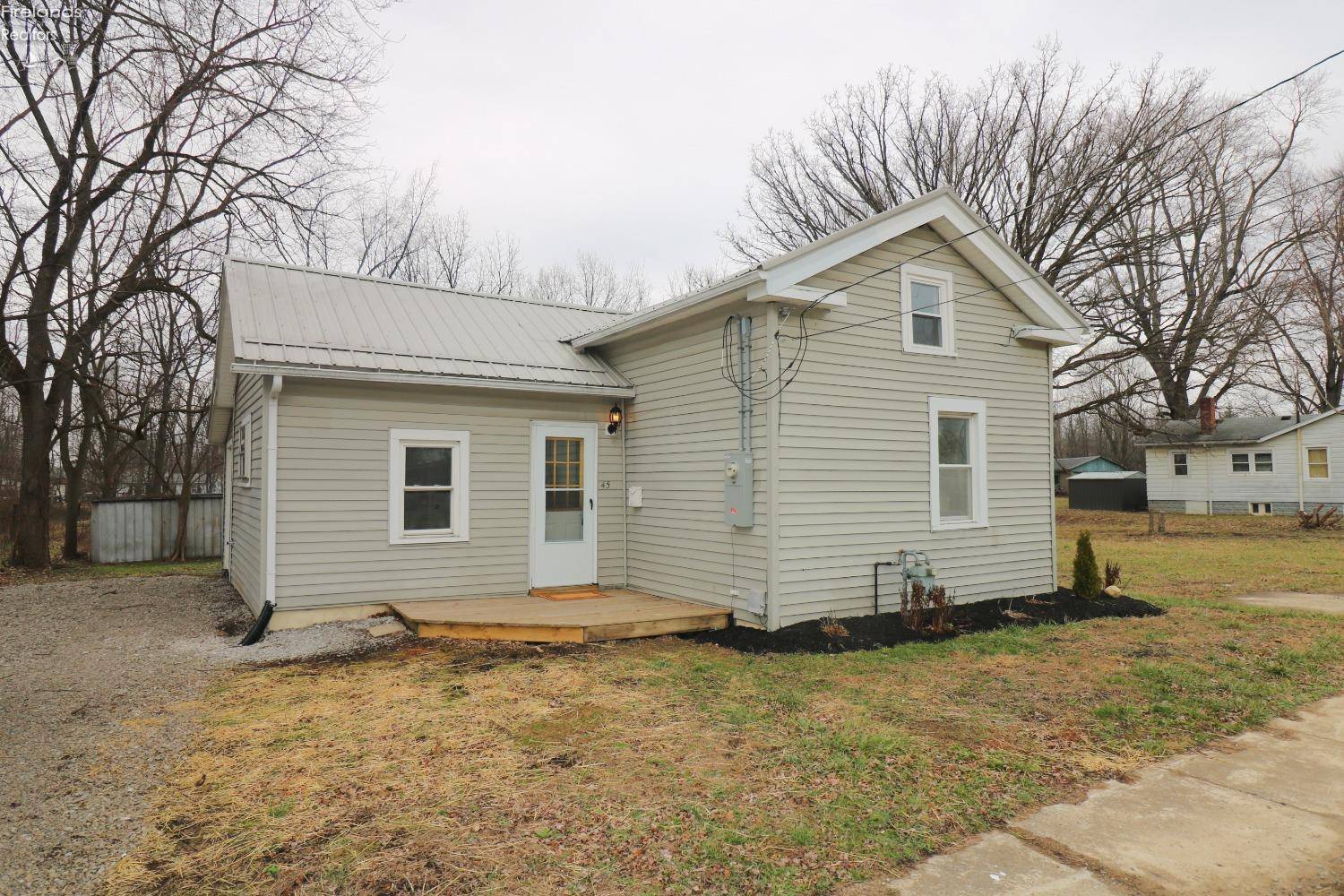 45 N Railroad ST, New London, OH 44851