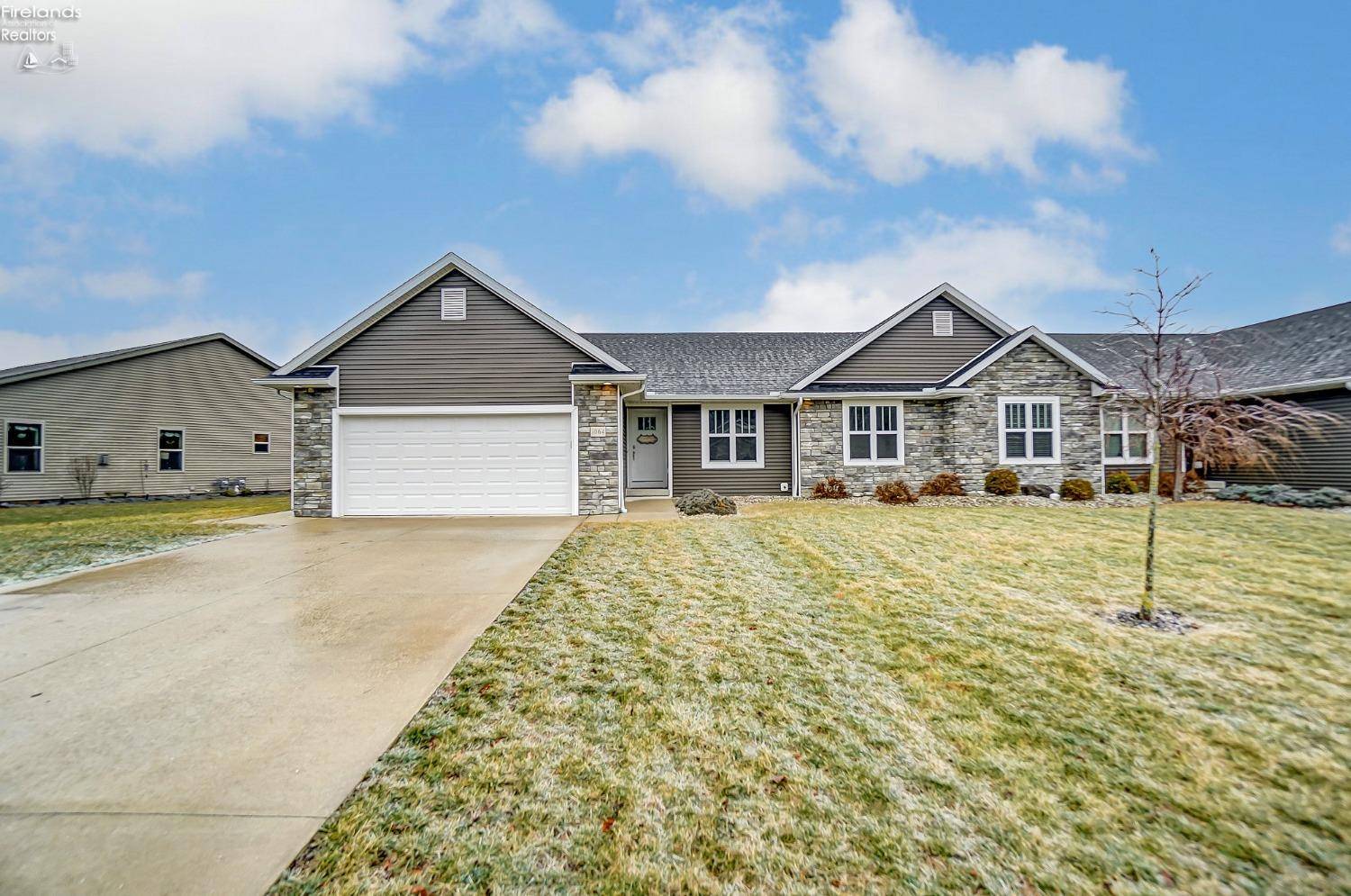 1064 White Birch DR, Findlay, OH 45840