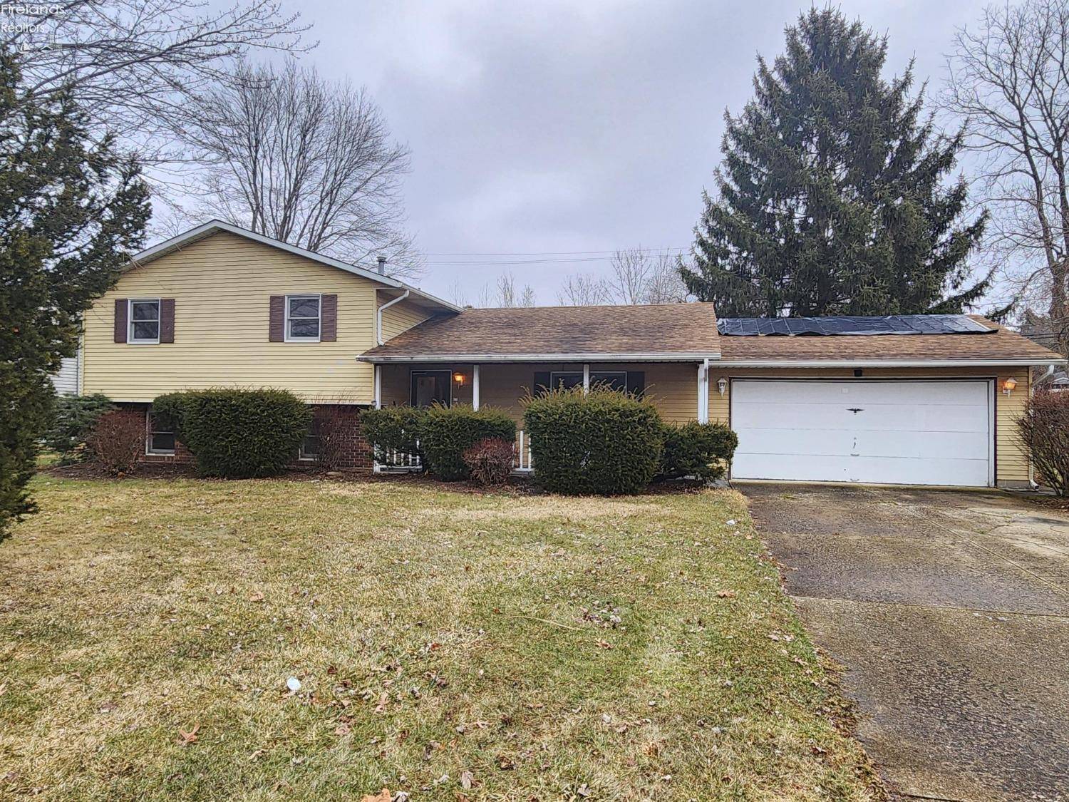 7007 Hidden Valley DR, Amherst, OH 44001