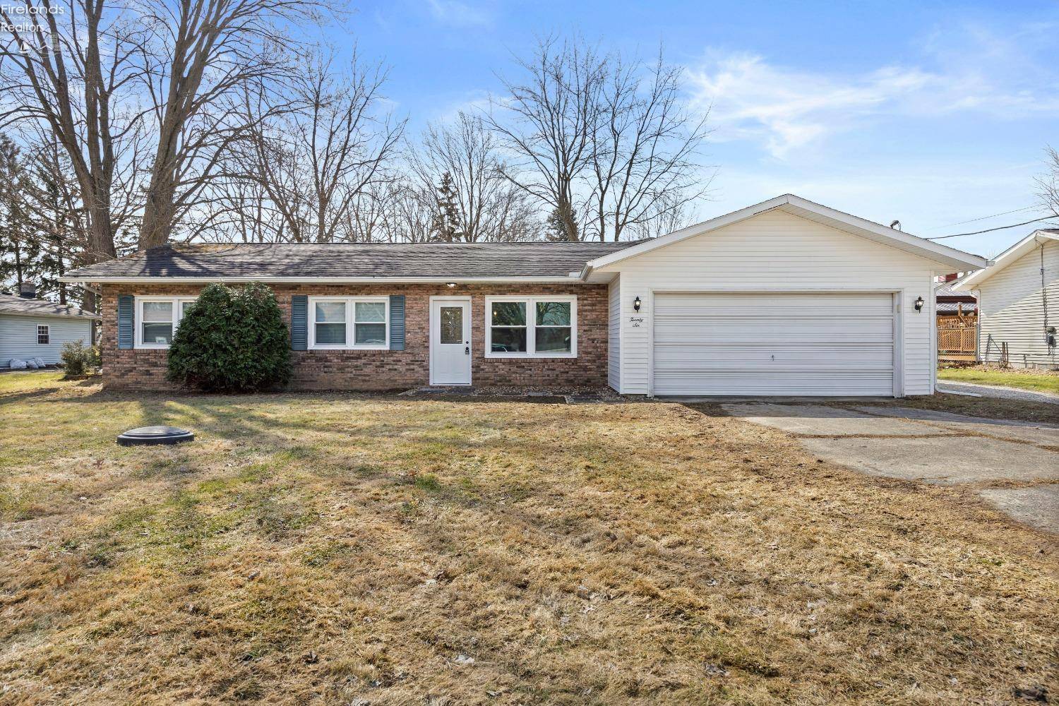 26 Farmer ST, Wakeman, OH 44889